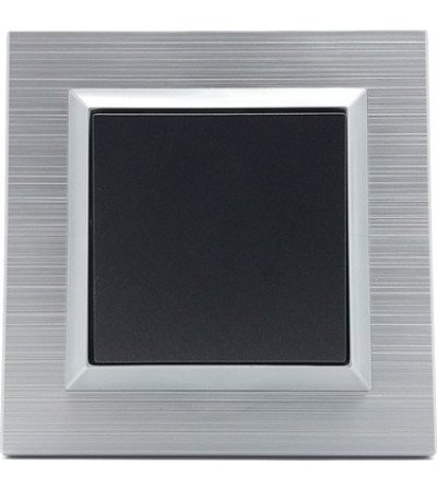 Avivo Siyah Kömitatör